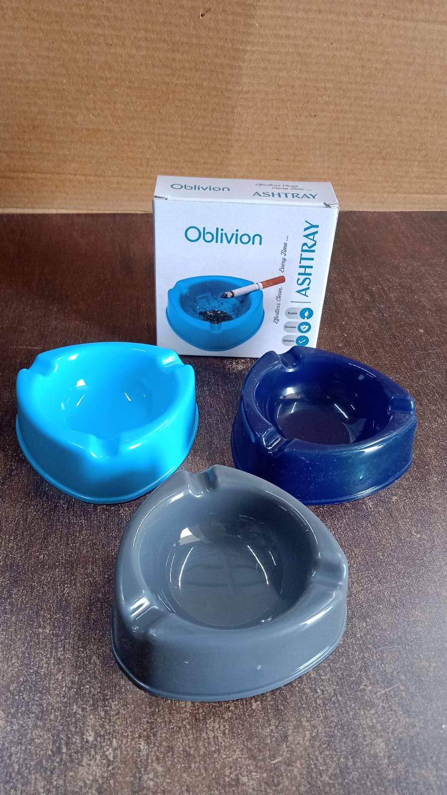 Oblivion Heavy Duty Plastic Ashtray (mix color & 1 Pc) Oblivion Heavy Duty Plastic Ashtray (mix color & 1 Pc)